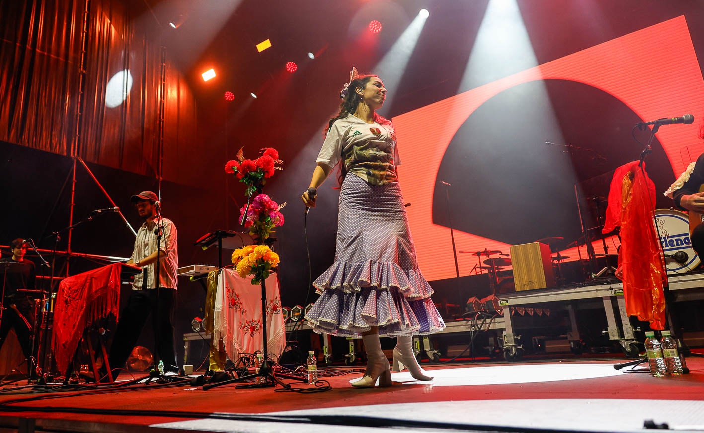 Jiménez con Jota en pleno show, en el que mezclan copla y electrónica. 